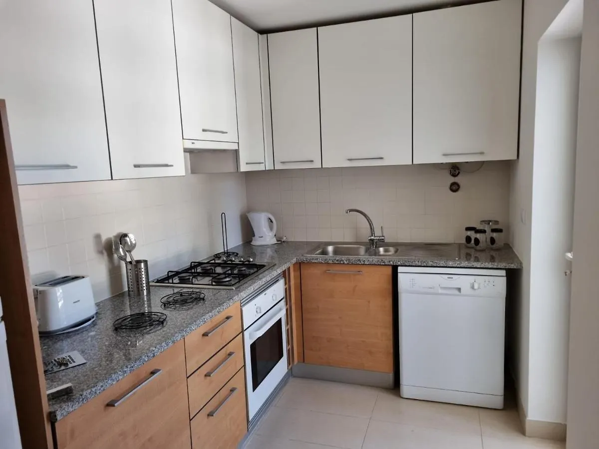 Marinho - 2 Bedroom 2 Bathroom Ground Floor Apartment With Communal Pool And Gardens Conceição