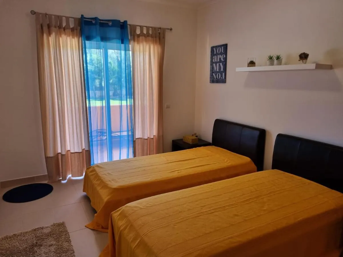 Marinho - 2 Bedroom 2 Bathroom Ground Floor Apartment With Communal Pool And Gardens Conceição