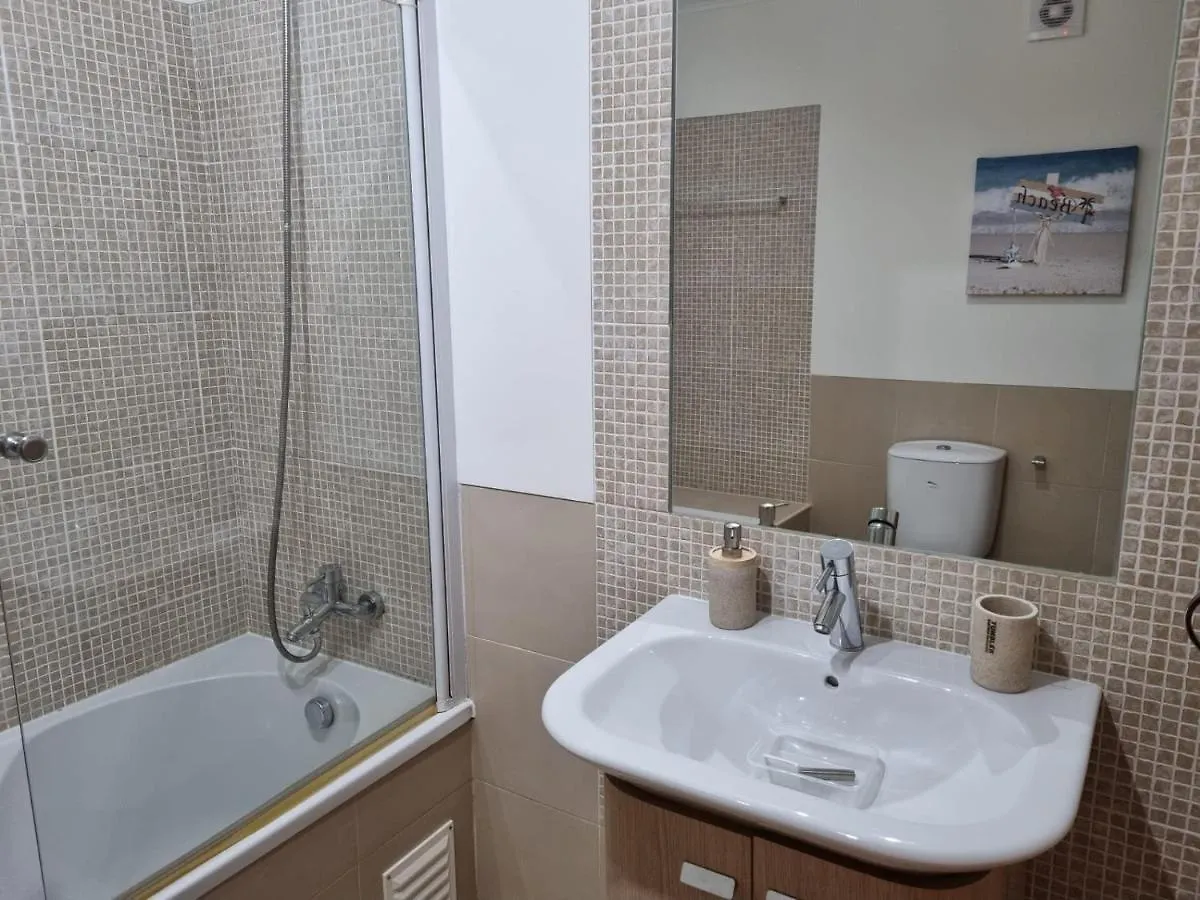 Marinho - 2 Bedroom 2 Bathroom Ground Floor Apartment With Communal Pool And Gardens Conceição