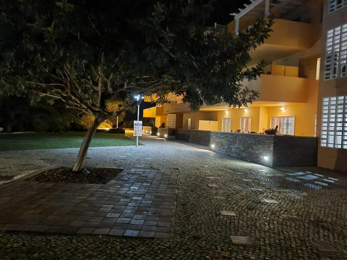 Marinho - 2 Bedroom 2 Bathroom Ground Floor Apartment With Communal Pool And Gardens Conceição 0*,