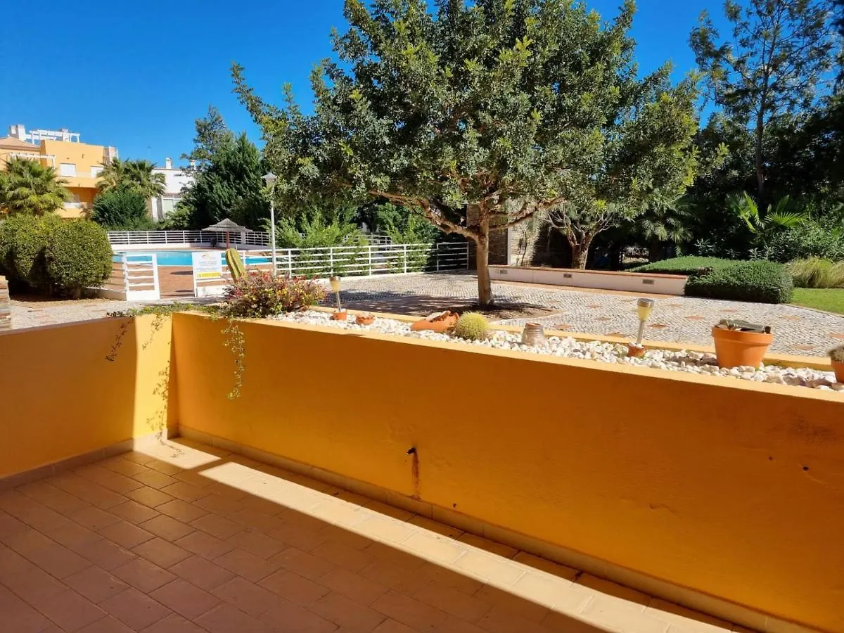 Marinho - 2 Bedroom 2 Bathroom Ground Floor Apartment With Communal Pool And Gardens Conceição Portugal