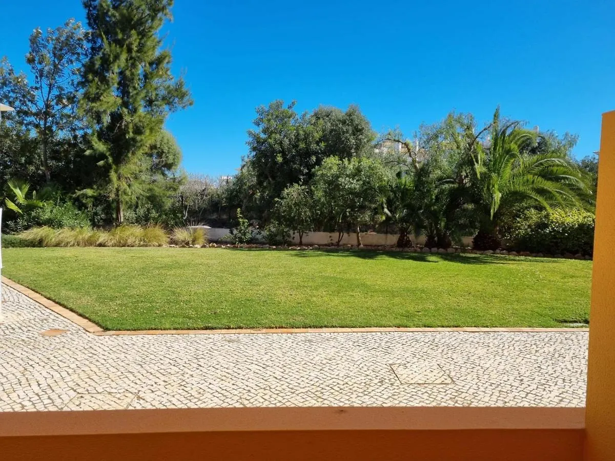 Marinho - 2 Bedroom 2 Bathroom Ground Floor Apartment With Communal Pool And Gardens Conceição